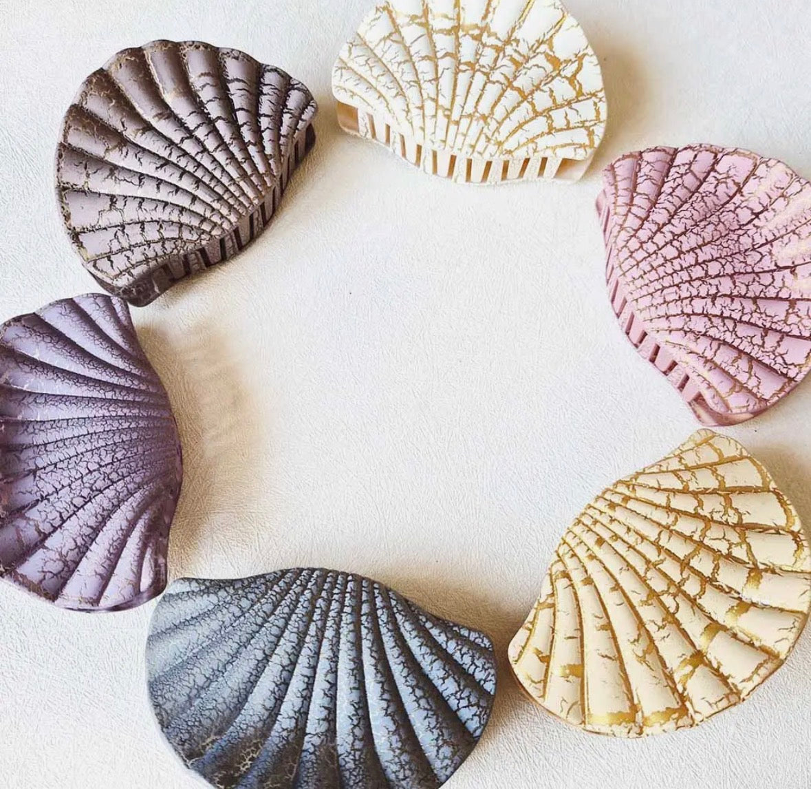 Sea shell hair claw