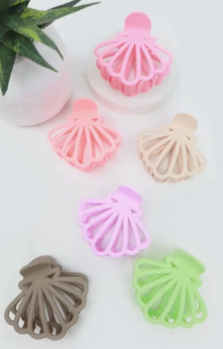 Matte Seashell Claw