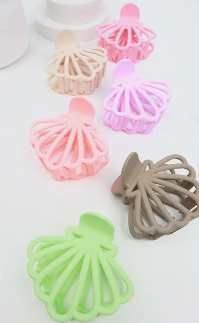 Matte Seashell Claw
